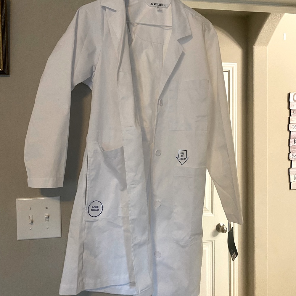 Medcouture Med NWT Labcoat